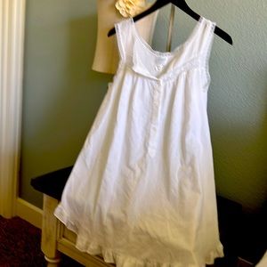 Retro/vintage - Women Nighty. White with Lace trim at collar and shoulders.